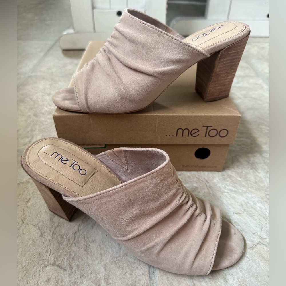 me too Blush Pink Suede Open-Toe Ruched Block Heel Mules